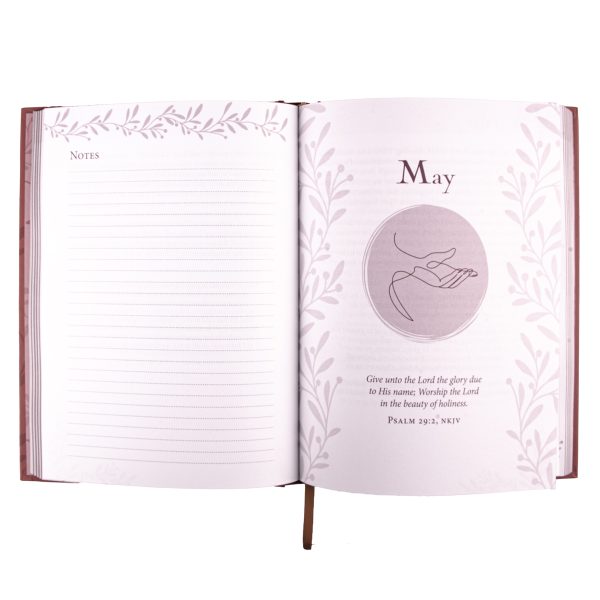 Jesus Calling: Enjoying Peace In His Presence Large Print (Hardcover) - Image 6