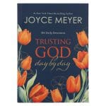 Trusting God Day by Day (Paperback)